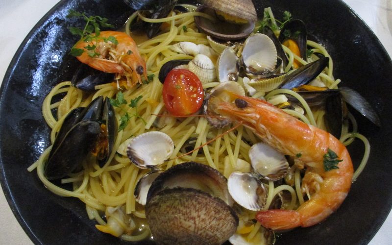 Spaghetti alle vongole — cucina di mare